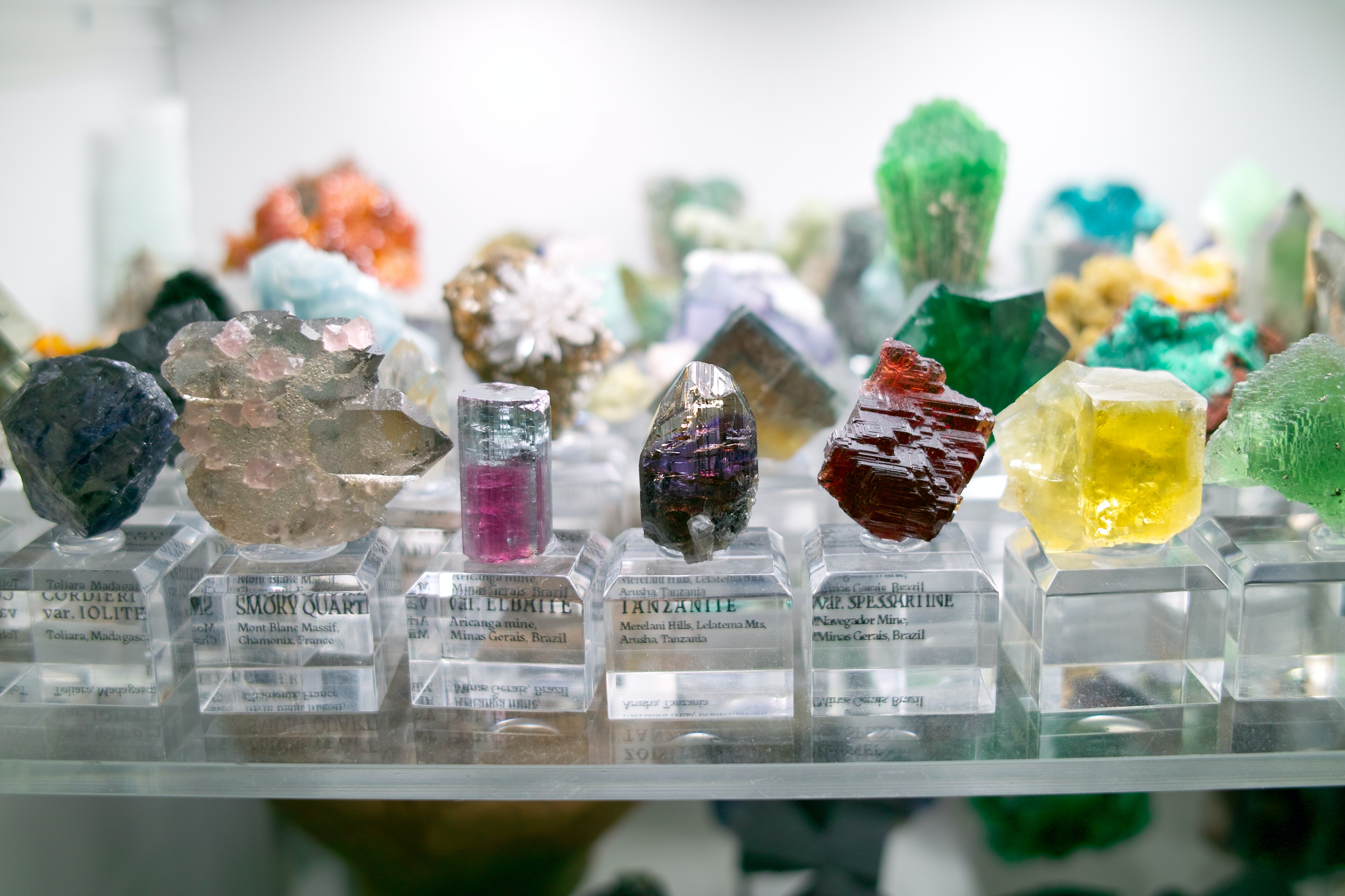 Growing synthetic gemstones
